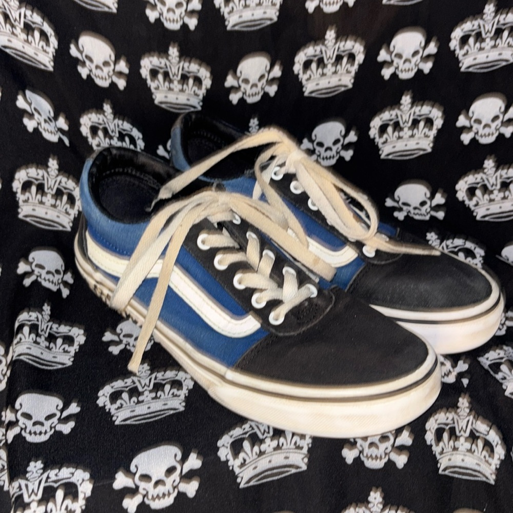Vans Sk8 Low Top Vans Off The Wall Old Skool Heel Logo sneakers size 4 big boy